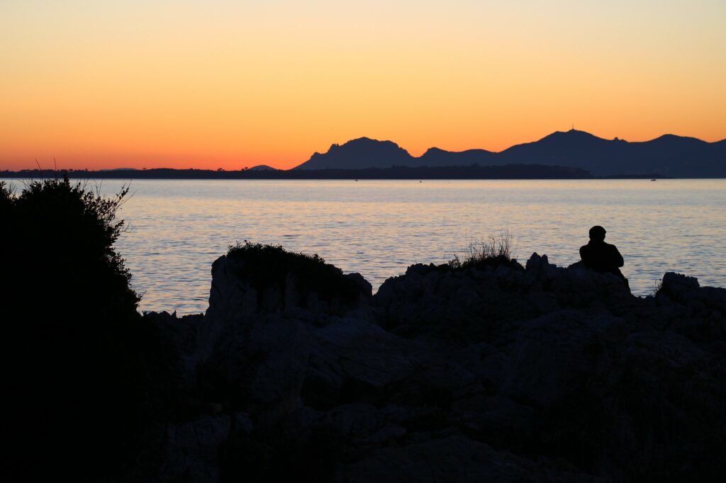 Le Cap d'Antibes, au coucher du soleil.