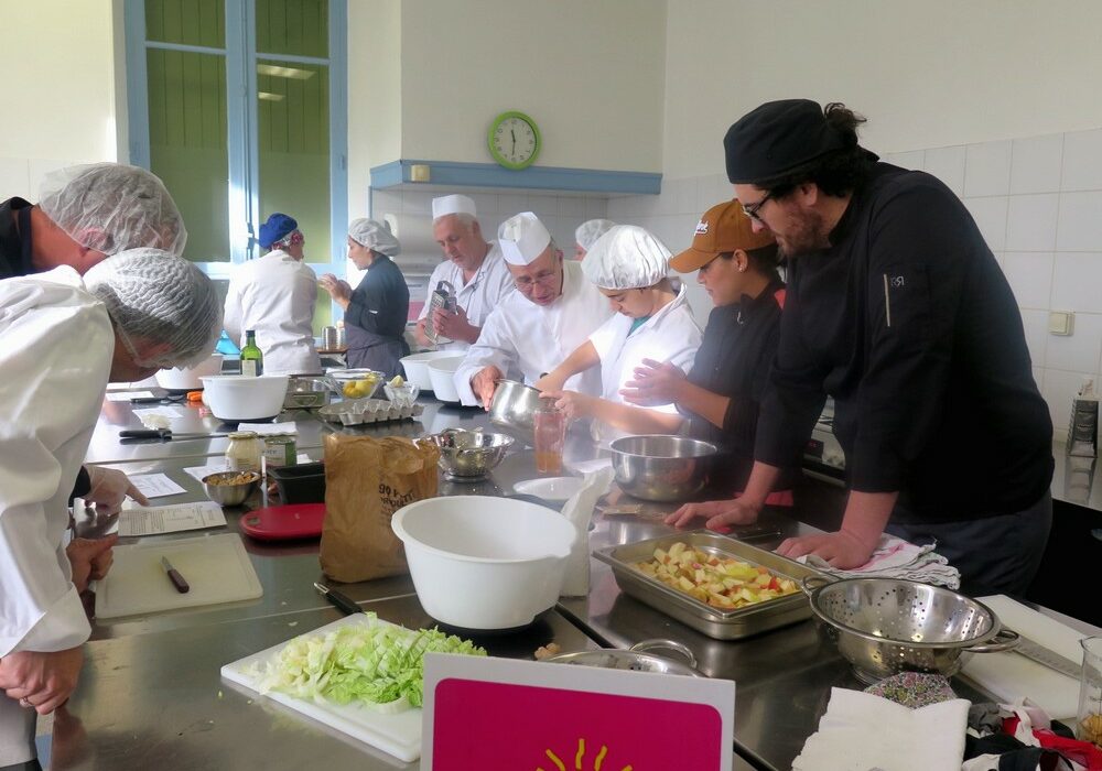 15 chefs en cuisine à Vaison la Romaine