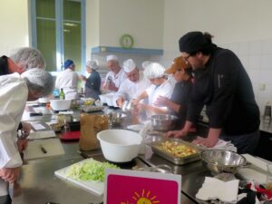 15 chefs en cuisine à Vaison la Romaine